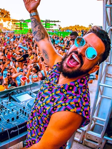 DJ Dennis