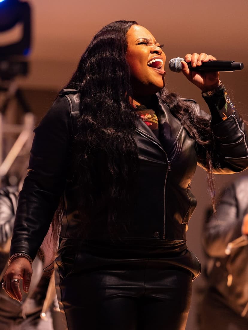 Tasha Cobbs (Brasil tours)